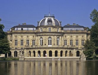 Blick auf Schloss Monrepos