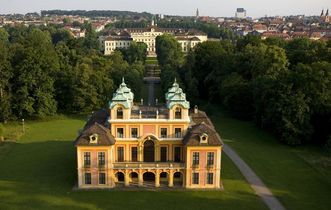 Schloss Favorite Ludwigsburg liegt in der Achse vom Residenzschloss Ludwigsburg